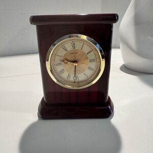 Seiko Quartz Tabletop Desk Clock 6" Works Mahogany Red Wood Roman Numerals